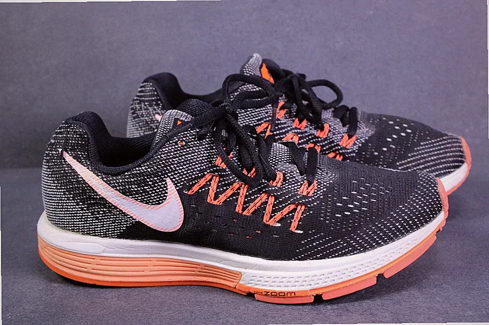 Nike Zoom Vomero 10 Damen Sneaker Laufschuhe Gr. 38 schwarz orange CH1-424