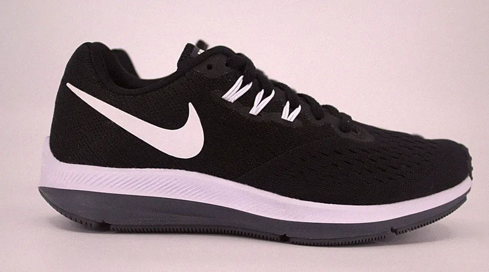 Nike Zoom Winflo 4 Laufschuhe UK 2,5 schwarz weiß dunkelgrau 898485-001