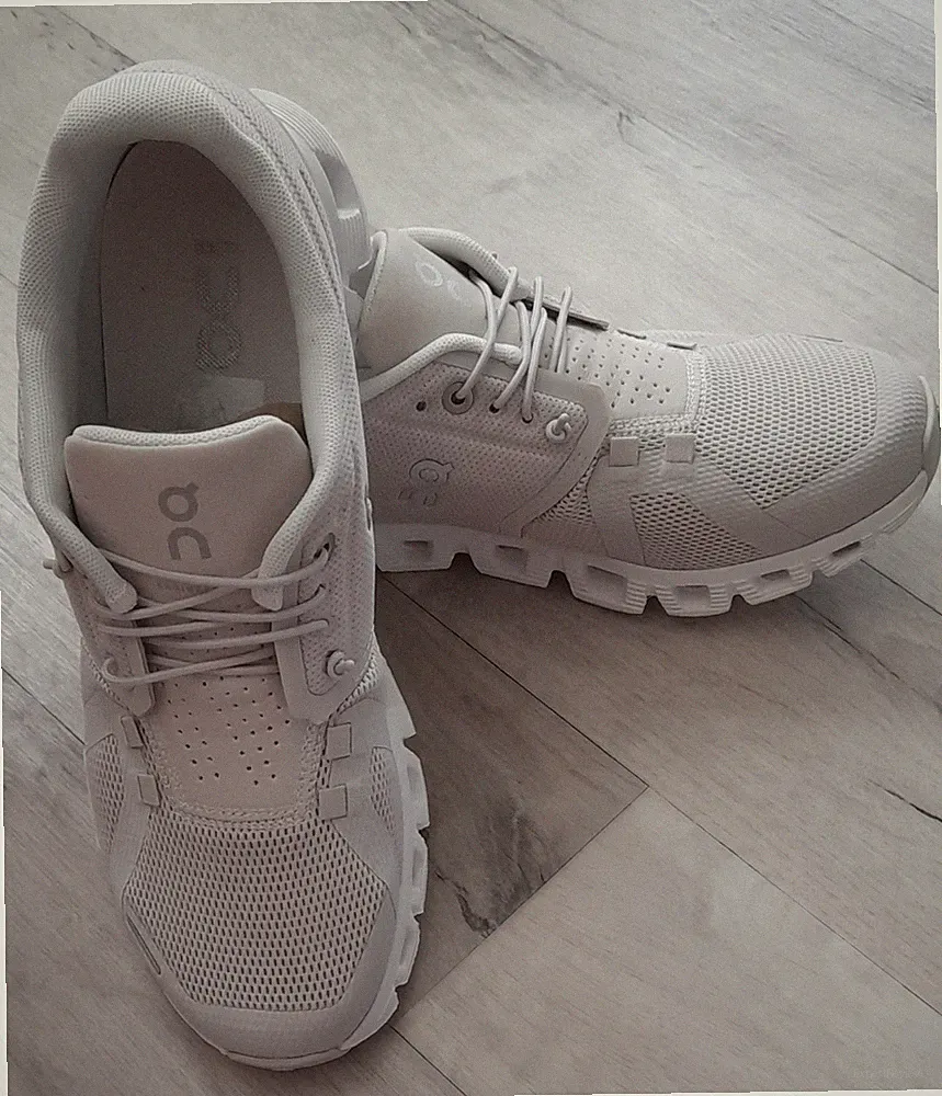 On Cloud 5 NEU Gr.40 Damen Laufschuhe