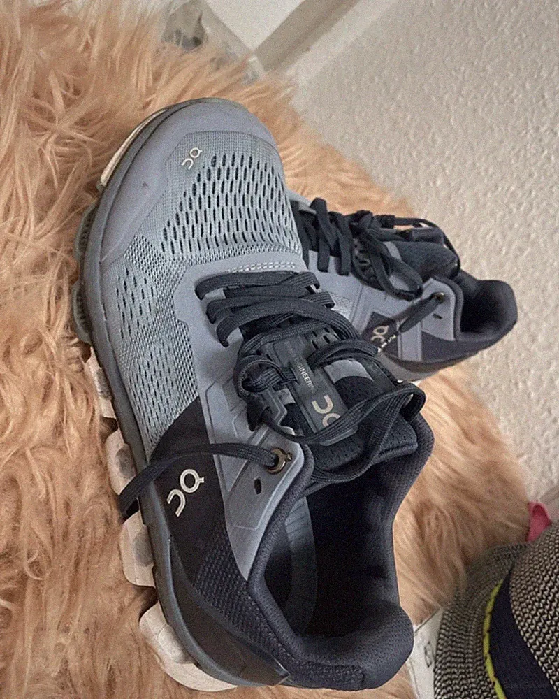 On Cloud Damen Laufschuhe Sneaker atmungsaktives Mesh Grau/Schwarz/Weiß EU 38