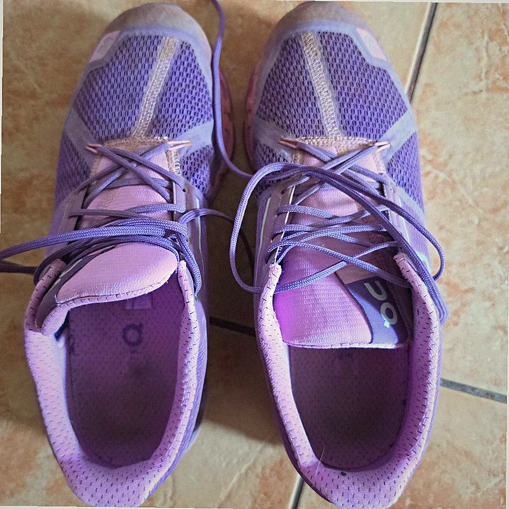 On Cloud Damen Laufschuhe Sneaker Lila EU 42,5 US 10,5 Schnürung