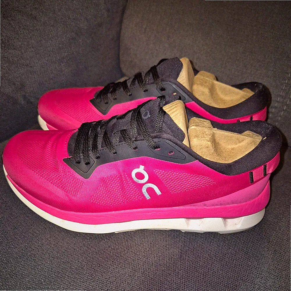 On Cloud Damen Laufschuhe Sneaker Mesh rosa/schwarz/weiß EU 42 US 10 UK 8