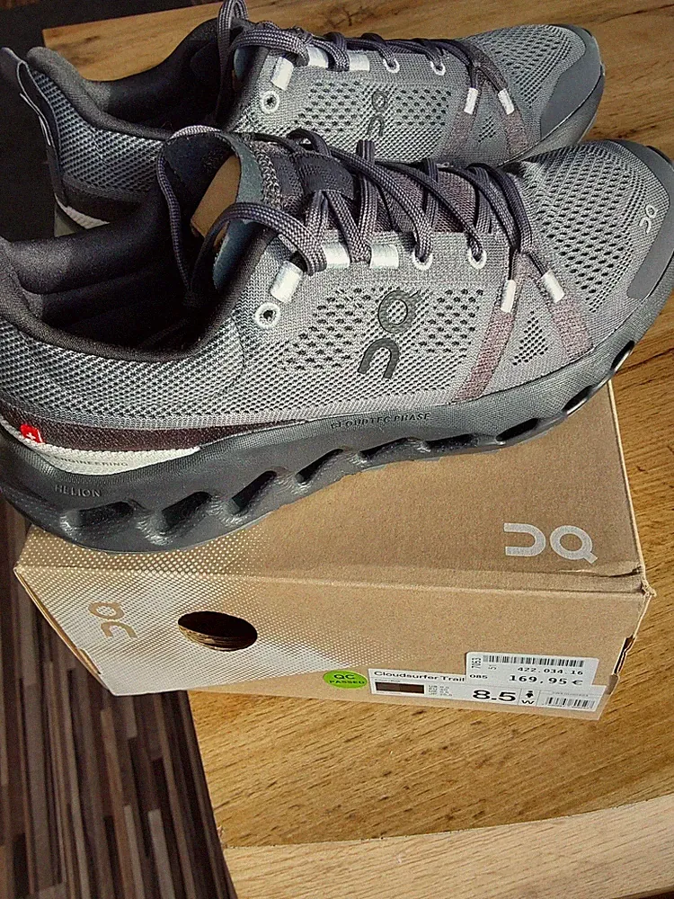 ON Cloud Surfer Trail, Gr. 40, grau, schwarz, Laufschuh, Sneaker, Neu!!!