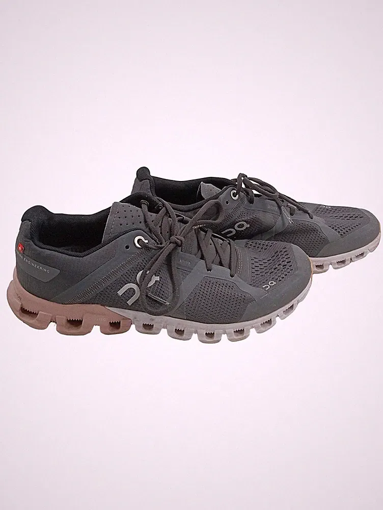 On Cloudflyer Damen Laufschuhe Gr. 36.5 Grau Sportschuhe Running