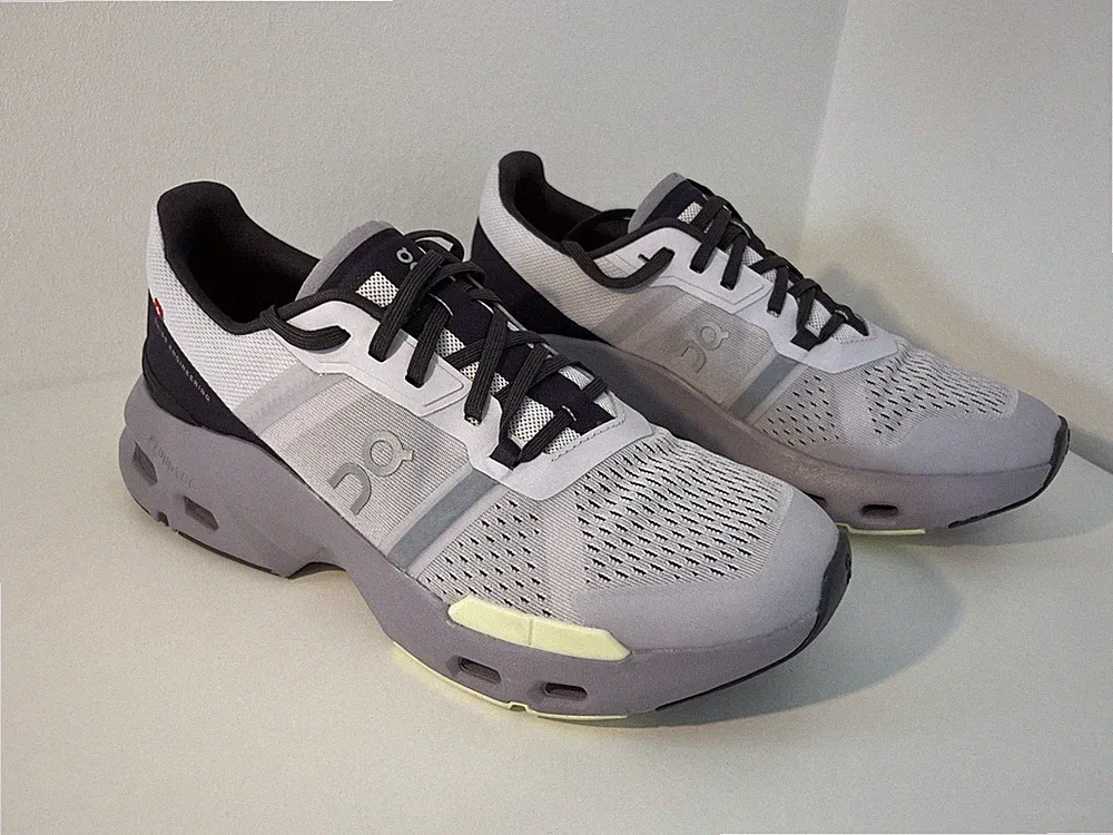 ON Cloudpulse Damen Laufschuhe Gr. 42 Grau/Flieder – 1x getragen, wie neu