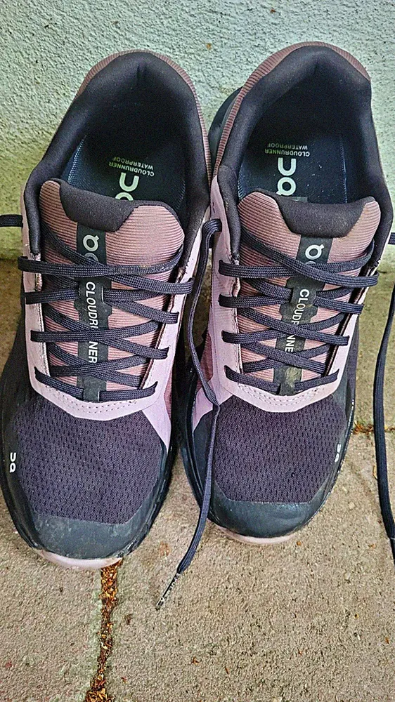 On Cloudrunner Damen Laufschuhe Sneaker Mesh atmungsaktiv Schwarz/Lila EU 39