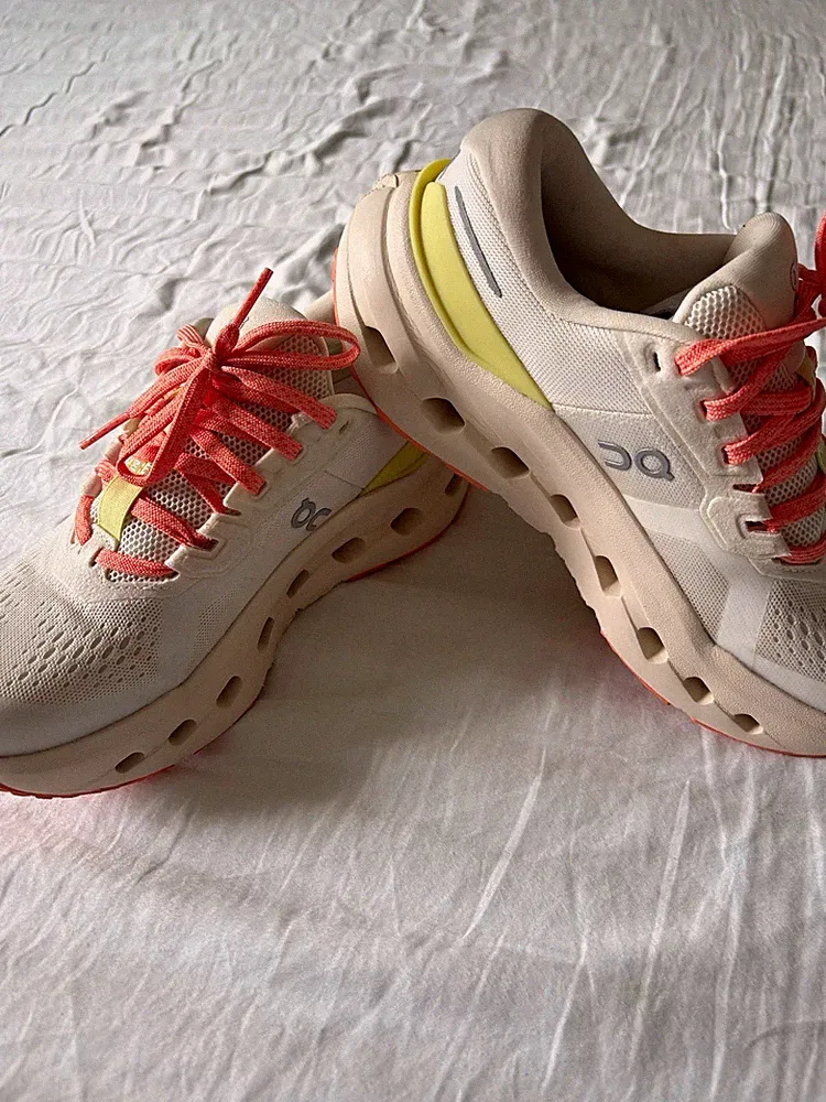 ON Cloudrunner Damen Sneaker Laufschuhe Weiß Rosa Gr. 36