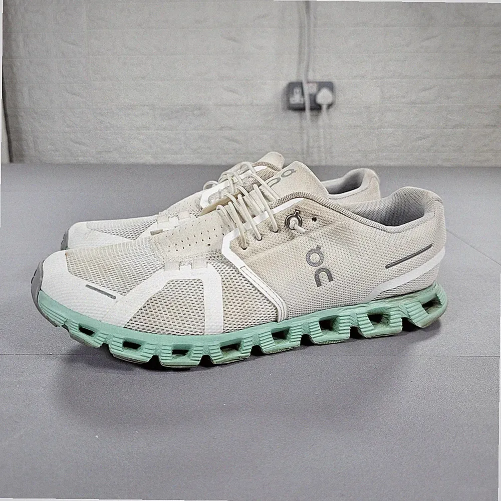 On Damen Sneaker UK 7,5 White Cloud 5 Swiss Gym Laufschuhe Undyed Creek