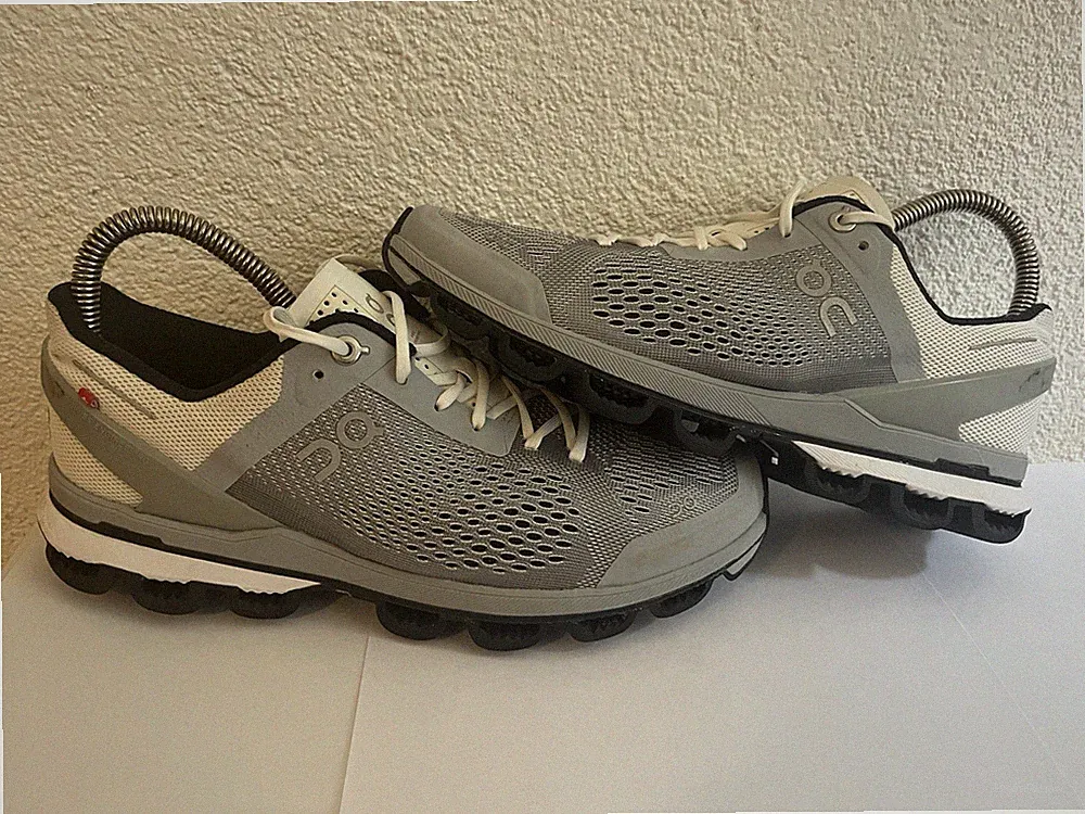 On Laufschuhe Cloudsurfer 2499768 Grau Große-39