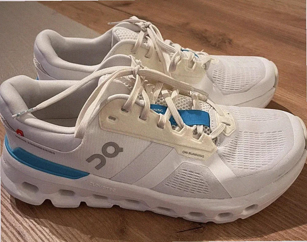 ON Laufschuhe Sneaker weiß blau Gr. 41 Cloudrunner 2