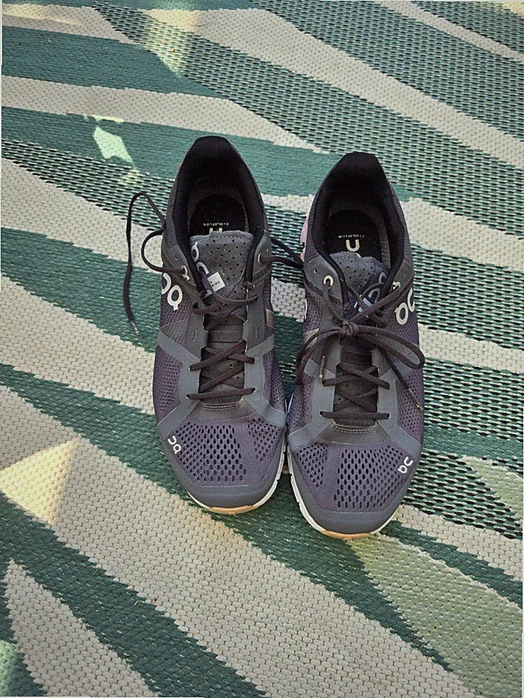 On Running Laufschuhe Sneaker Größe 41 schwarz