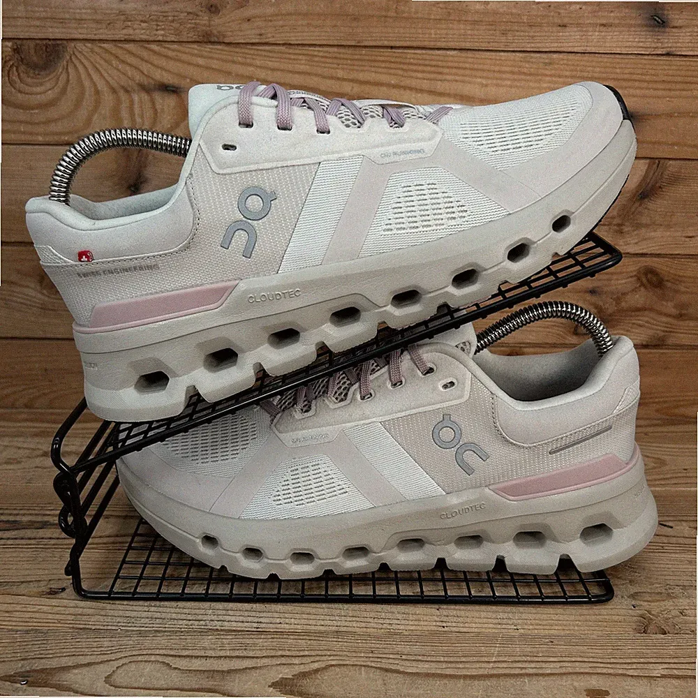 On Running Turnschuhe Damen Gr. UK 7,5 CloudRunner 2 silber mauve Schweizer Fitnessschuhe