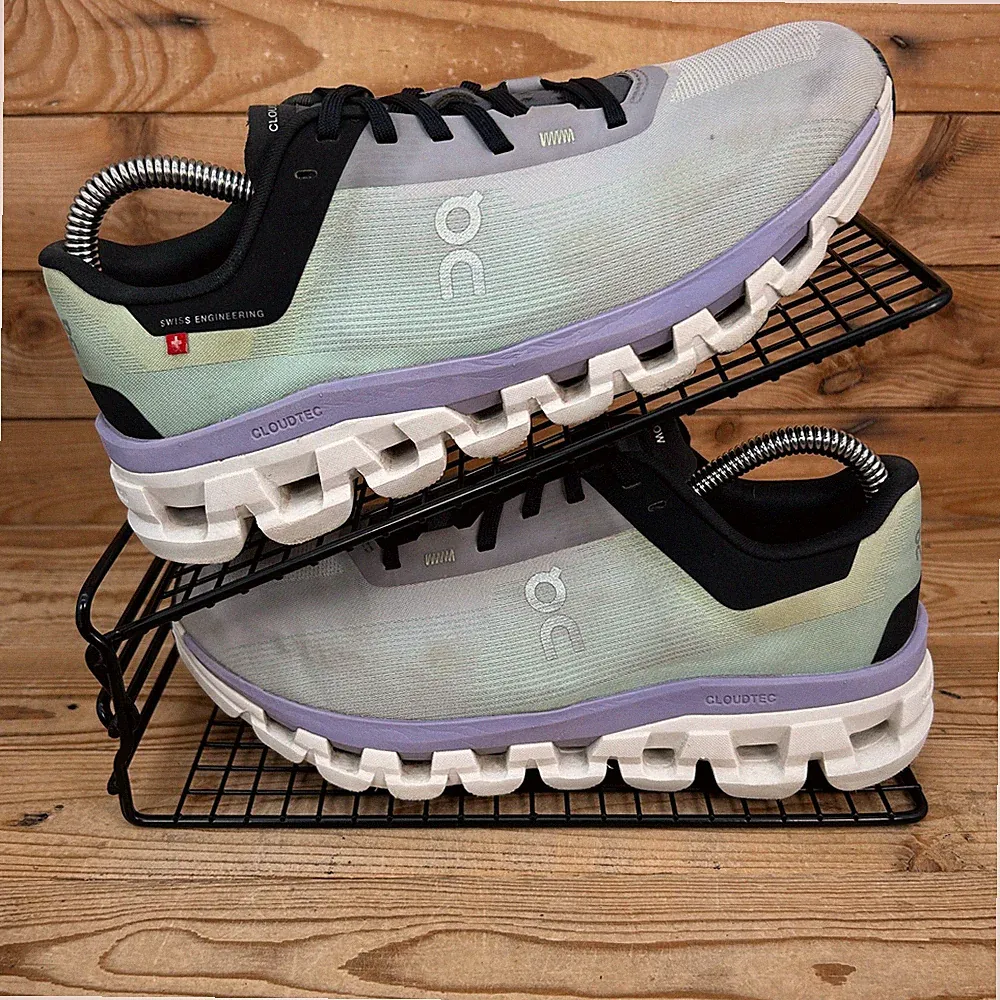 On Running Turnschuhe Damen Größe UK 5,5 Cloudflow 4 Fade Wisteria Schweizer Schuhe