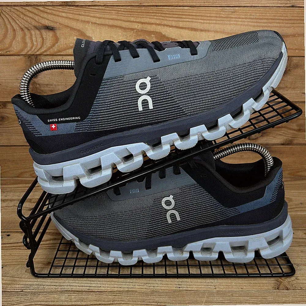 On Running Turnschuhe Damen Größe UK 5,5 Cloudflow 4 grau schwarz Schweizer Fitnessschuhe