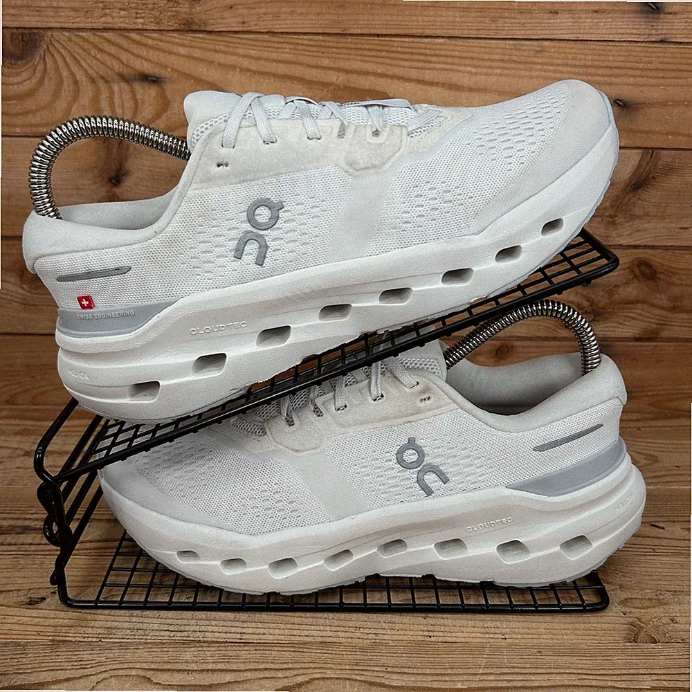 On Running Turnschuhe Damen Größe UK 6 CloudRunner 3 weiß elfenbein Schweizer Laufschuhe
