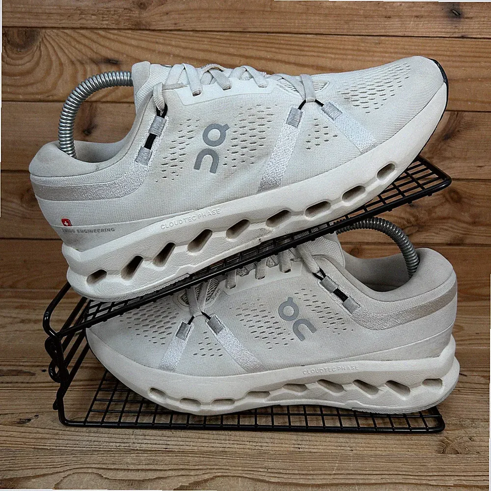 On Running Turnschuhe Damen Größe UK 7 Cloudsurfer 2 elfenbeinfarben Fitnessstudio Schweizer Schuhe