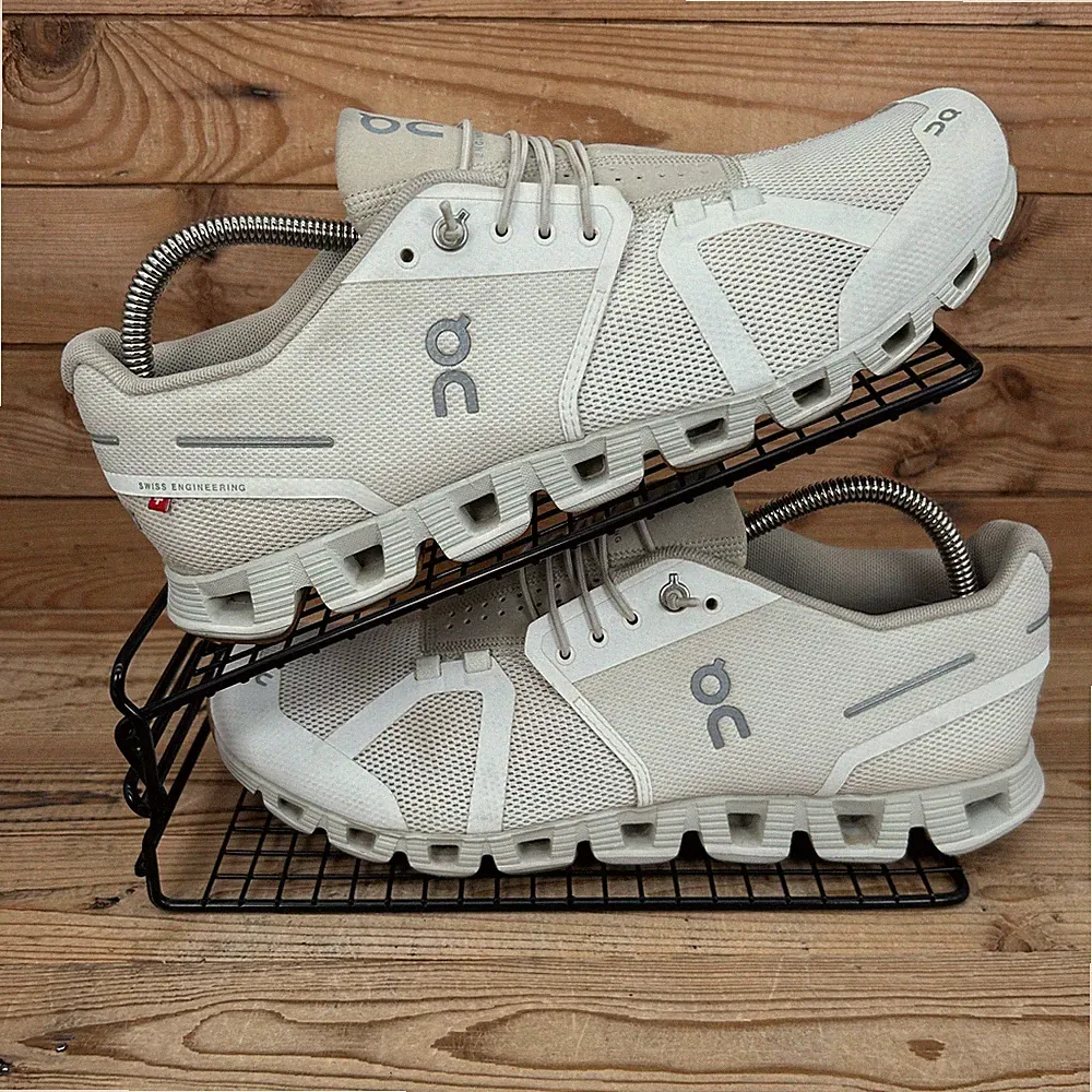 On Running Turnschuhe Damen Größe UK 9 Cloud 5 weiß beige Mesh Schweizer Fitnessschuhe