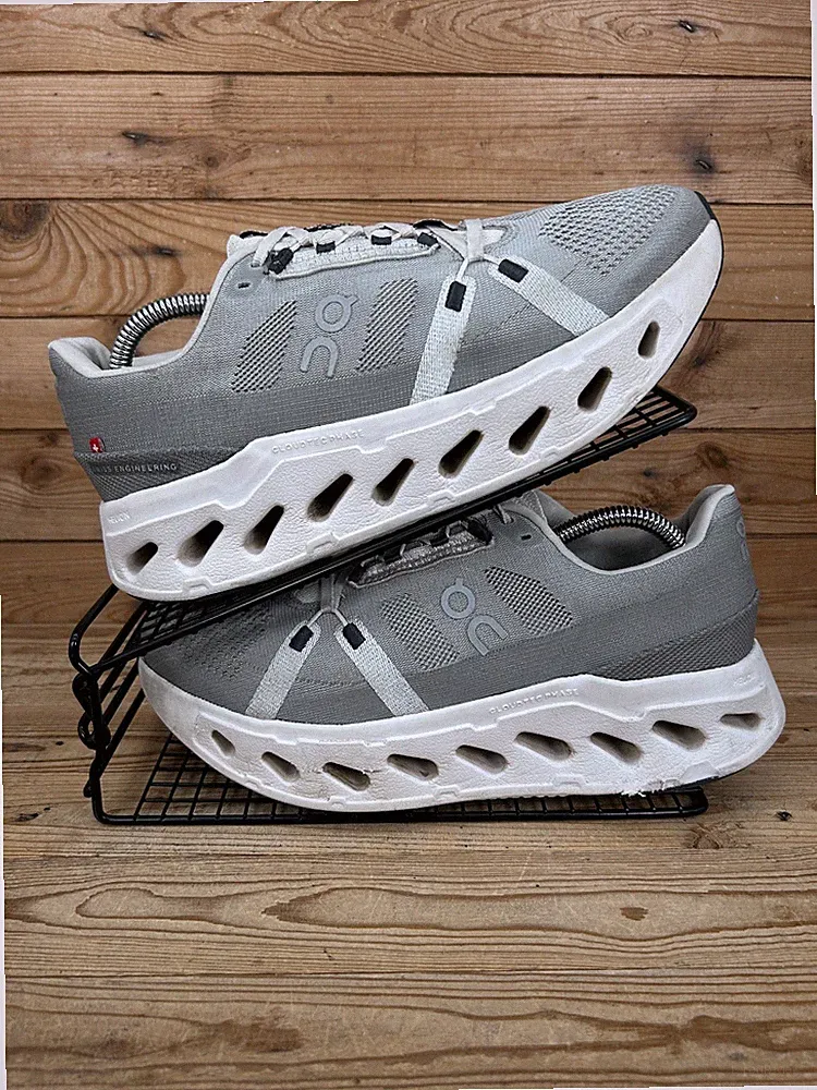 On Running Turnschuhe Damengröße UK 8,5 CloudEclipse grau Legierung Schweizer Fitnessschuhe