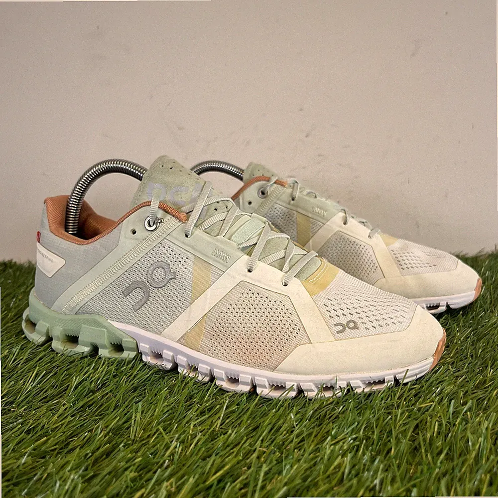 On Trainers Größe 6 Damen weiß Aloe Colorway Cloudflow Outdoor Laufschuhe