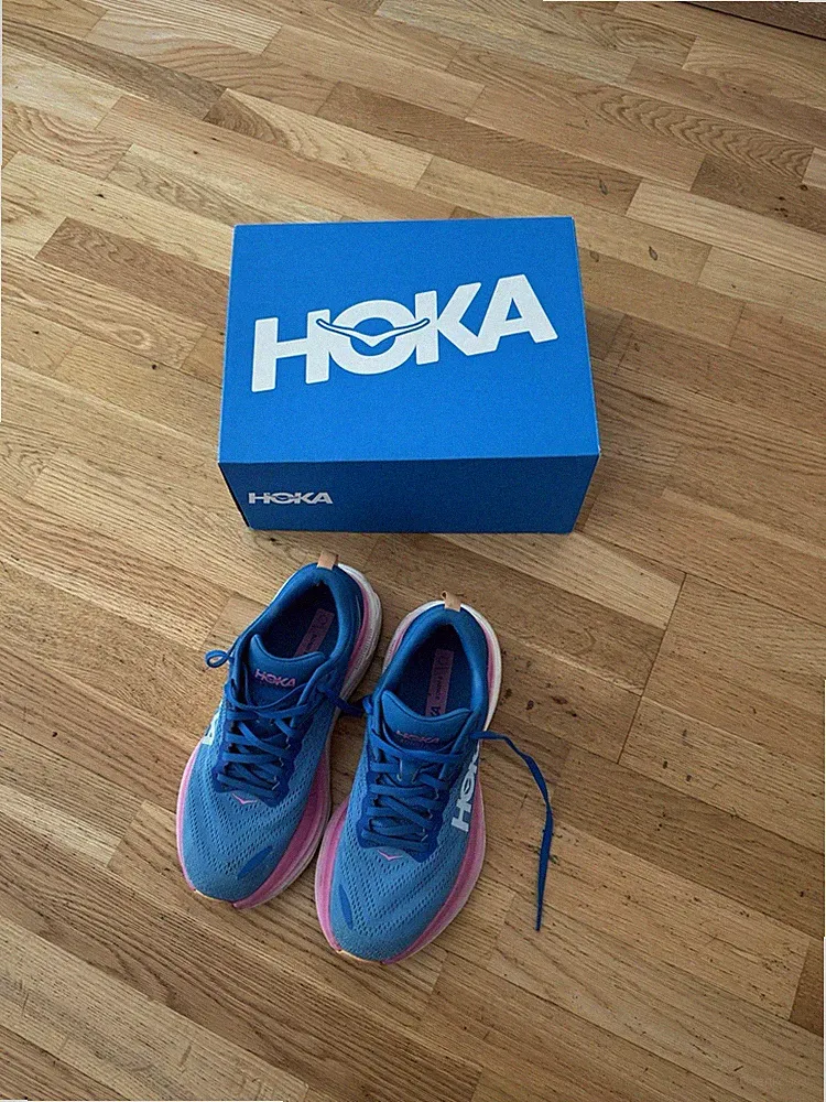 Profi Jogging Laufschuhe HOKA ONE ONE, Mod BONDI 8, türkis, Originalkarton OVP
