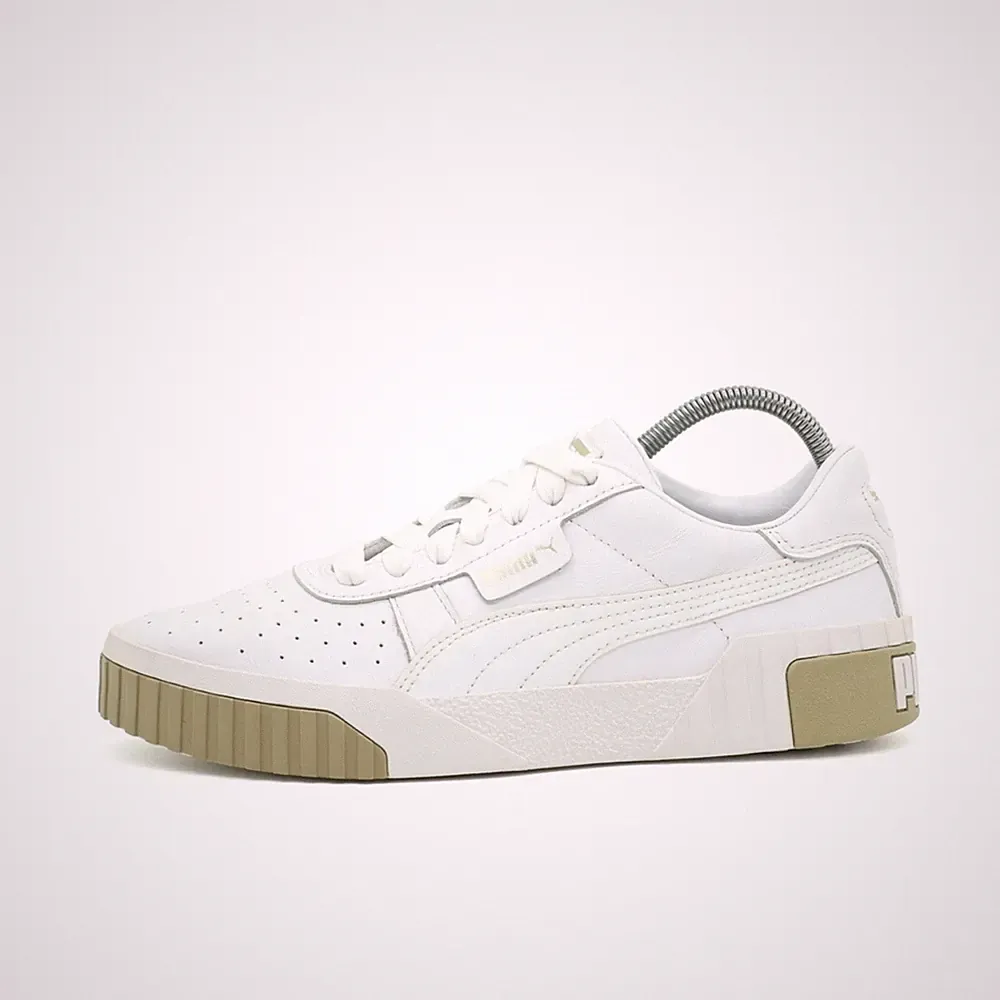 PUMA Damen Cali Sneaker Weiß Beige Leder Low-Top Atmungsaktiv EU 38