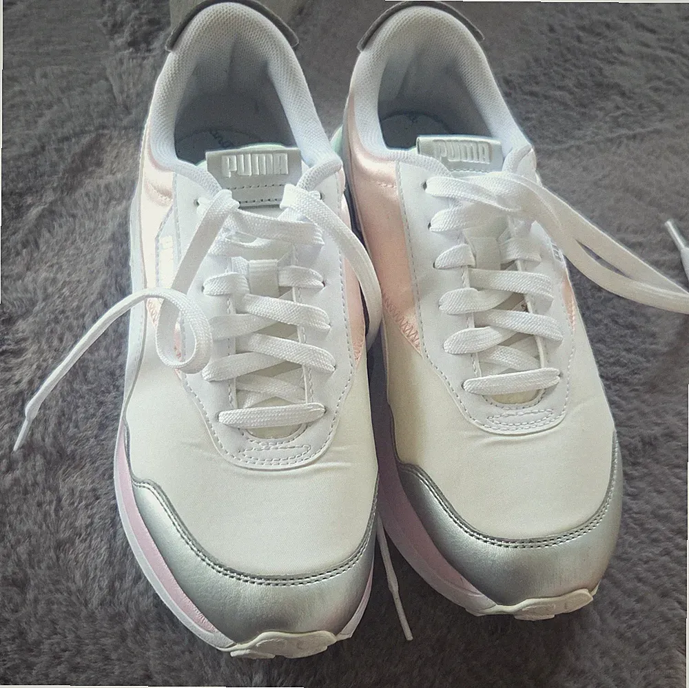 PUMA Damen Sneaker Sportschuh Low Top Schnürung atmungsaktiv EU 38 380500-03