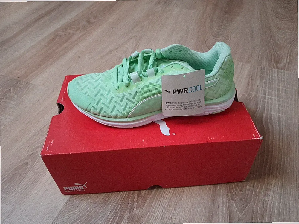 Puma Faas 500 v4 Damen Laufschuhe/Sneaker Grün Gr. 35,5 - Neu + OVP + Etikett
