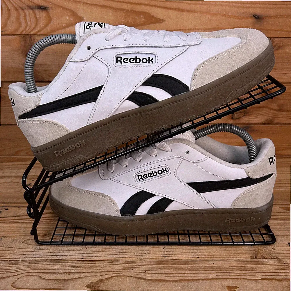 Reebok Turnschuhe Damengröße UK 5,5 Forte Lounger weiß Wildleder Gummisohle Schuhe