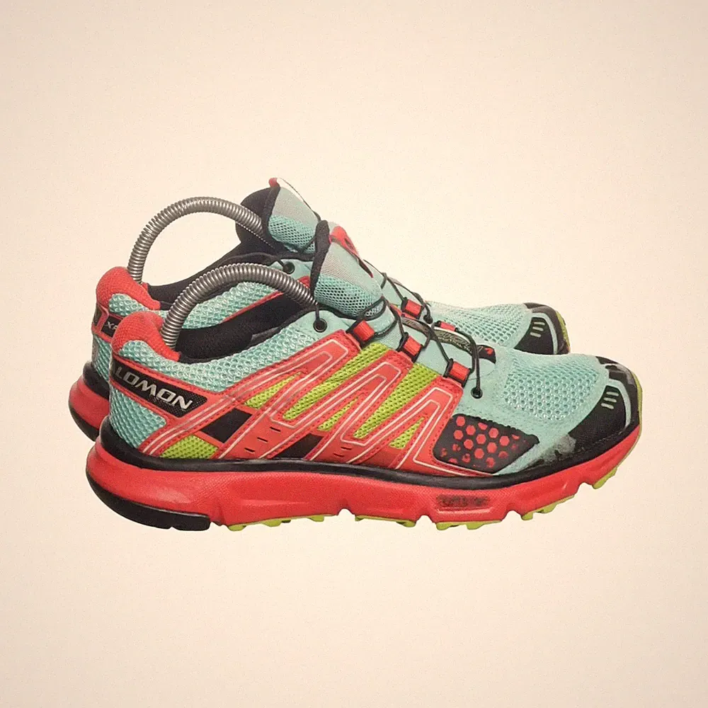 Salomon, Laufschuhe, Größe: 41 1/3, Blau/Rot/Grün, Unisex (Erwachsene) #qlg