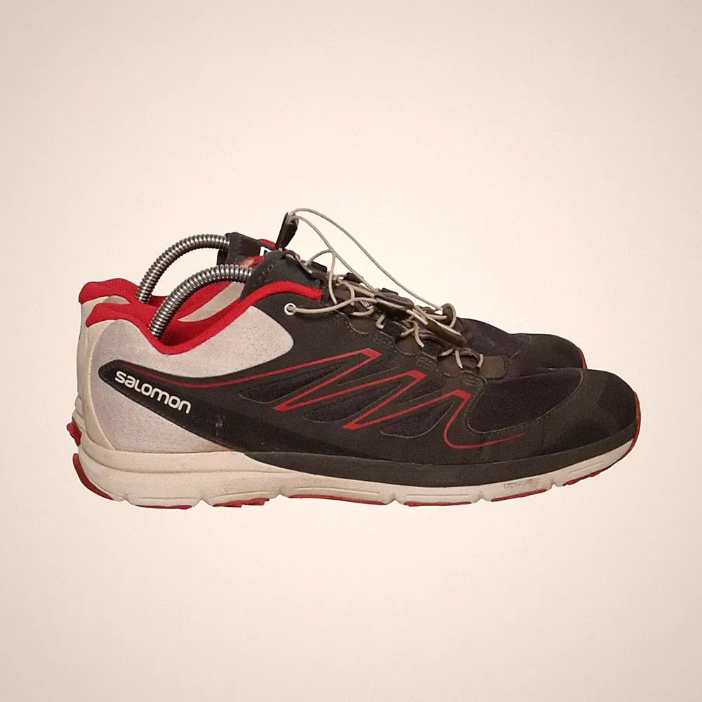 Salomon, Laufschuhe, Größe: 42 2/3, model: sense mantra, Schwarz/Rot/Weiß #JzI