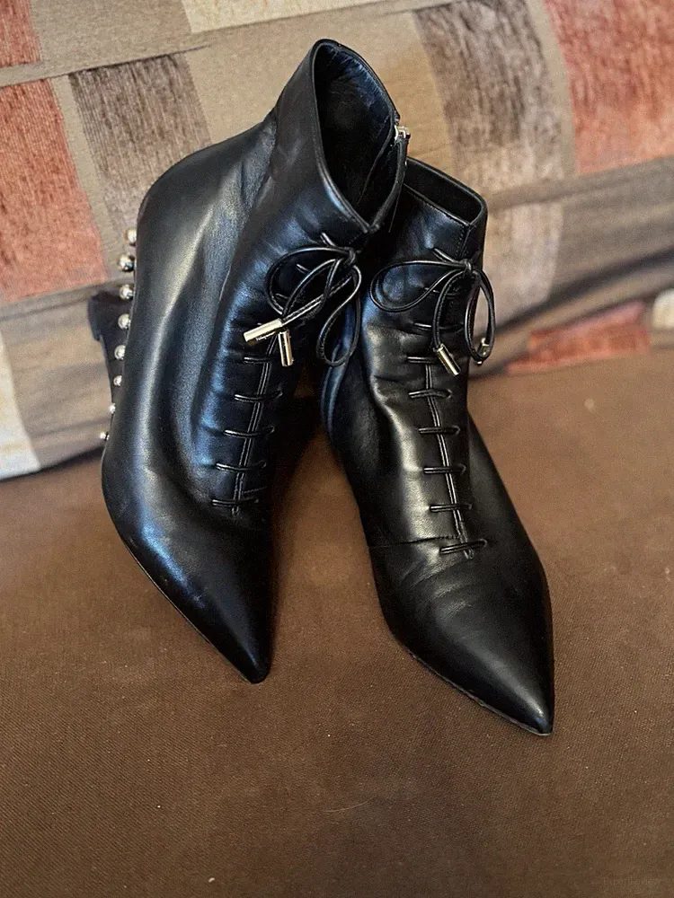 Salvatore Ferragamo Stiefeletten Leder schwarz Schnürung Reißverschluss Nieten EU 35,5
