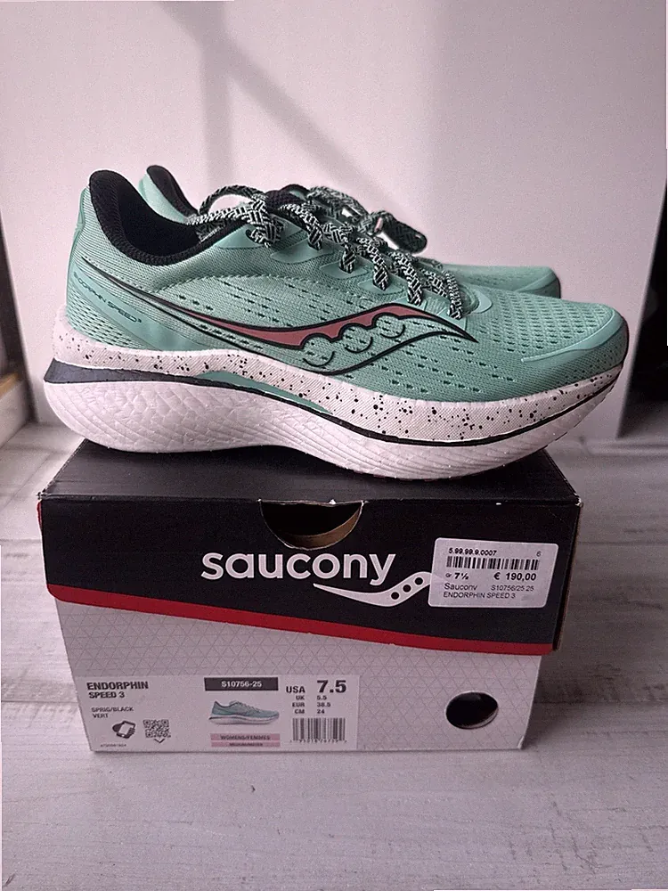 Saucony Endorphin Speed 3 Damen Laufschuhe Grün/Schwarz US 7.5 EU 38.5