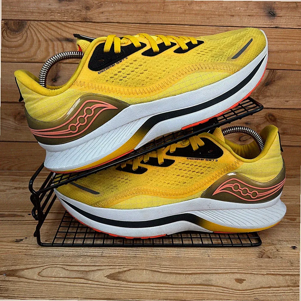 Saucony Turnschuhe Damengröße UK 9,5 Endorphin Shift 2 ViZiGold Straßenlaufschuhe