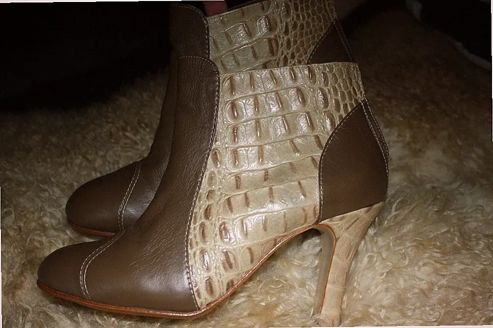 Schuhe Damen Kurz Stiefeln Gr 39 / EU 6 Leder beige hellbraun neu Absatz stabil
