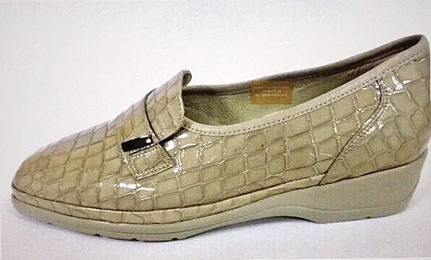 SCHUHE SLIPPER WALDLÄUFER HALBSCHUHE LACKLEDER Gr. 8,5 / 42,5 Weite H