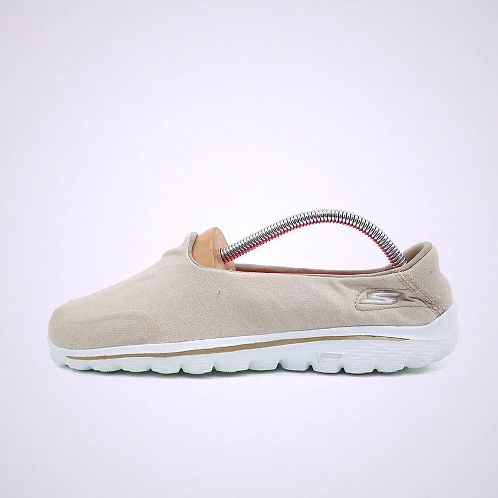 Skechers Damen 13972 Freizeitschuhe Beige Textil Niedrig Leicht Slip On EU 36.5