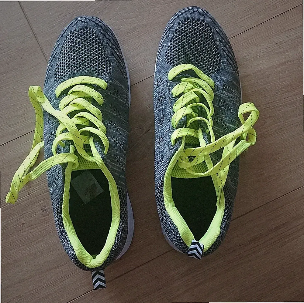 Sneaker / Laufschuhe - sehr leicht - Damen Größe 40