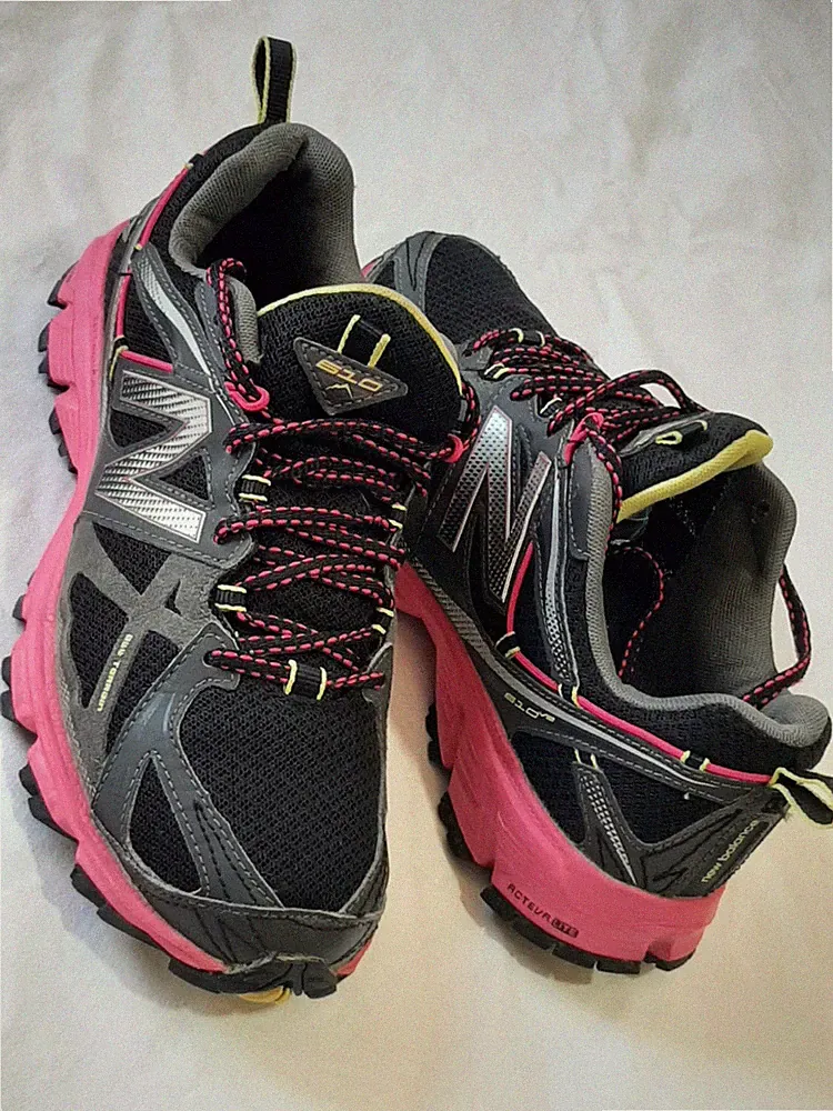 Trailrunningschuhe New Balance 610 Damen EU 40 US 8,5 Schwarz/Fuchsia Trekking...