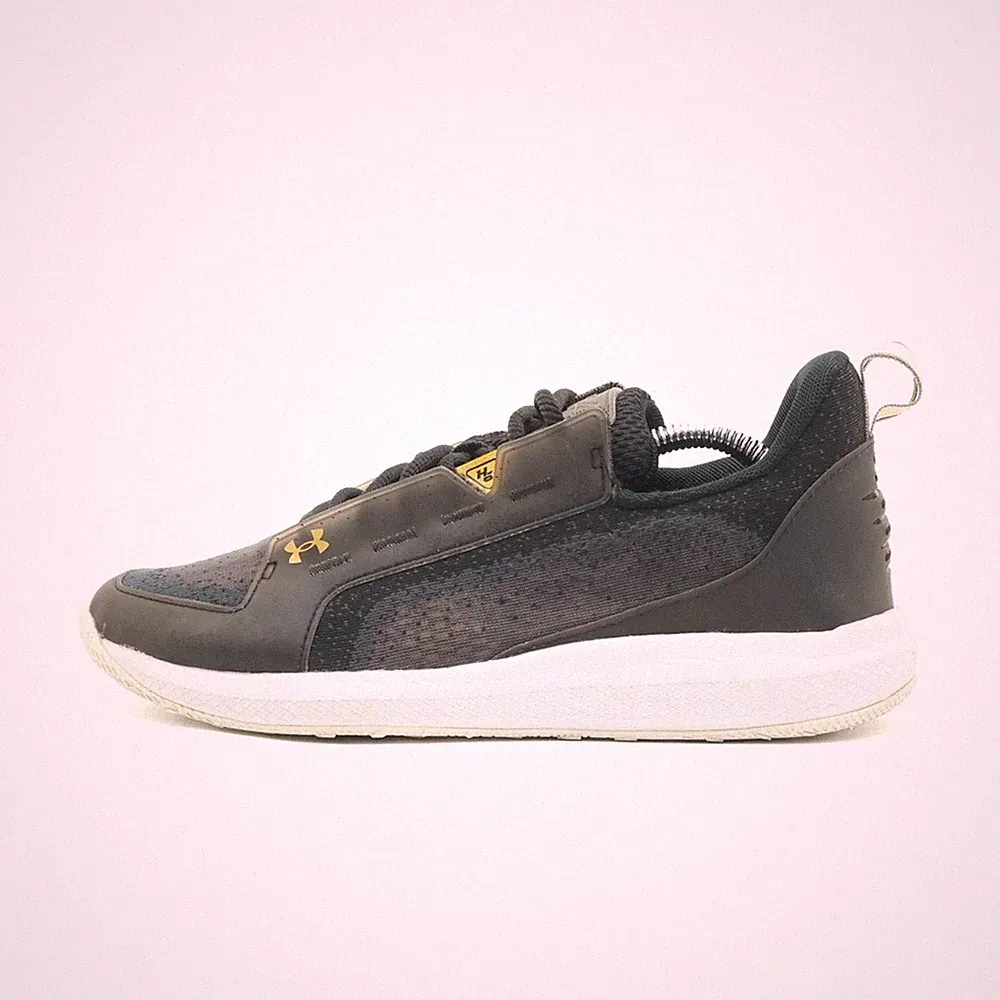 Under Armour Damen 3024321-001 Schuhe Schwarz Gold Laufschuhe Sneaker EU 39