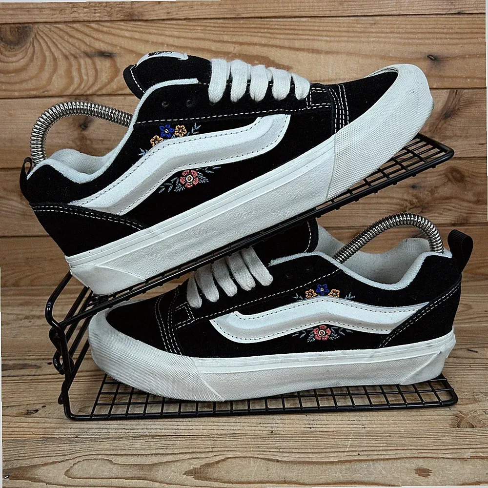 Vans Turnschuhe Damen Größe UK 6 Knu Skool schwarz Blumenmuster Plateau Skaterschuhe