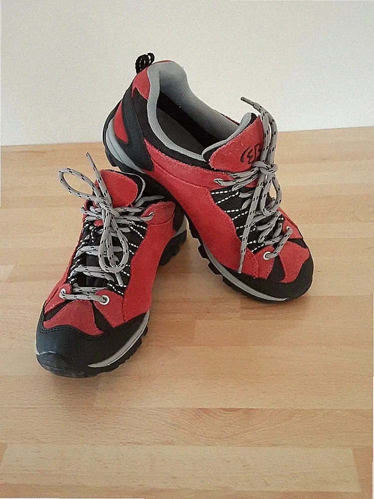 Wanderschuhe von Brütting, Größe 36, rot/schwarz, gebraucht