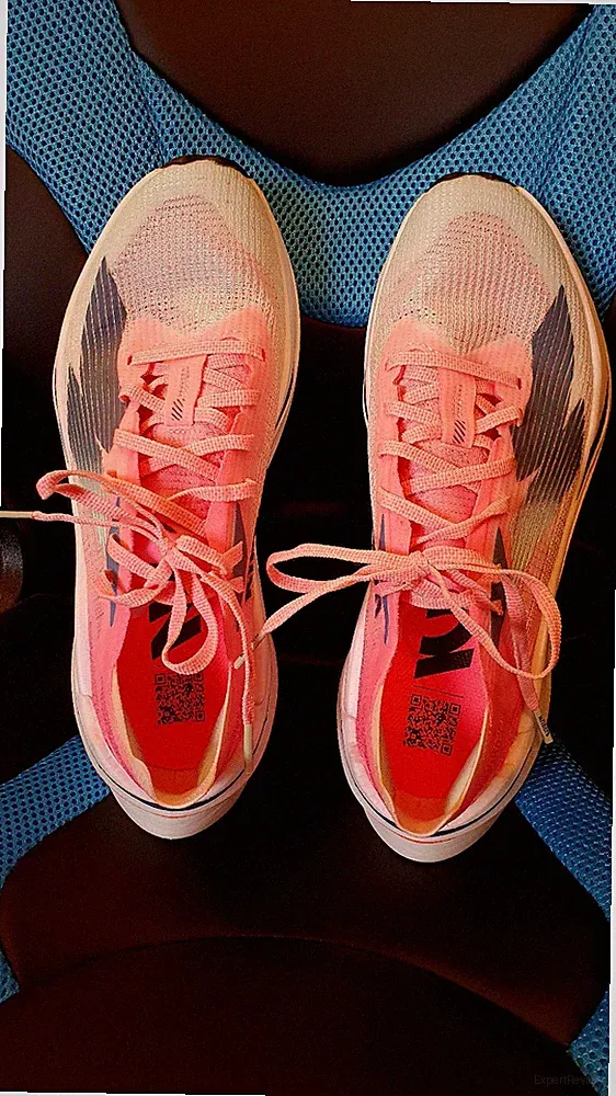 Wettkampfschuh KD900X LD mit Carbonplatte von KIPRUN